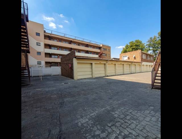 3 BEDROOM FLAT FOR SALE IN VEREENIGING CENTRAL